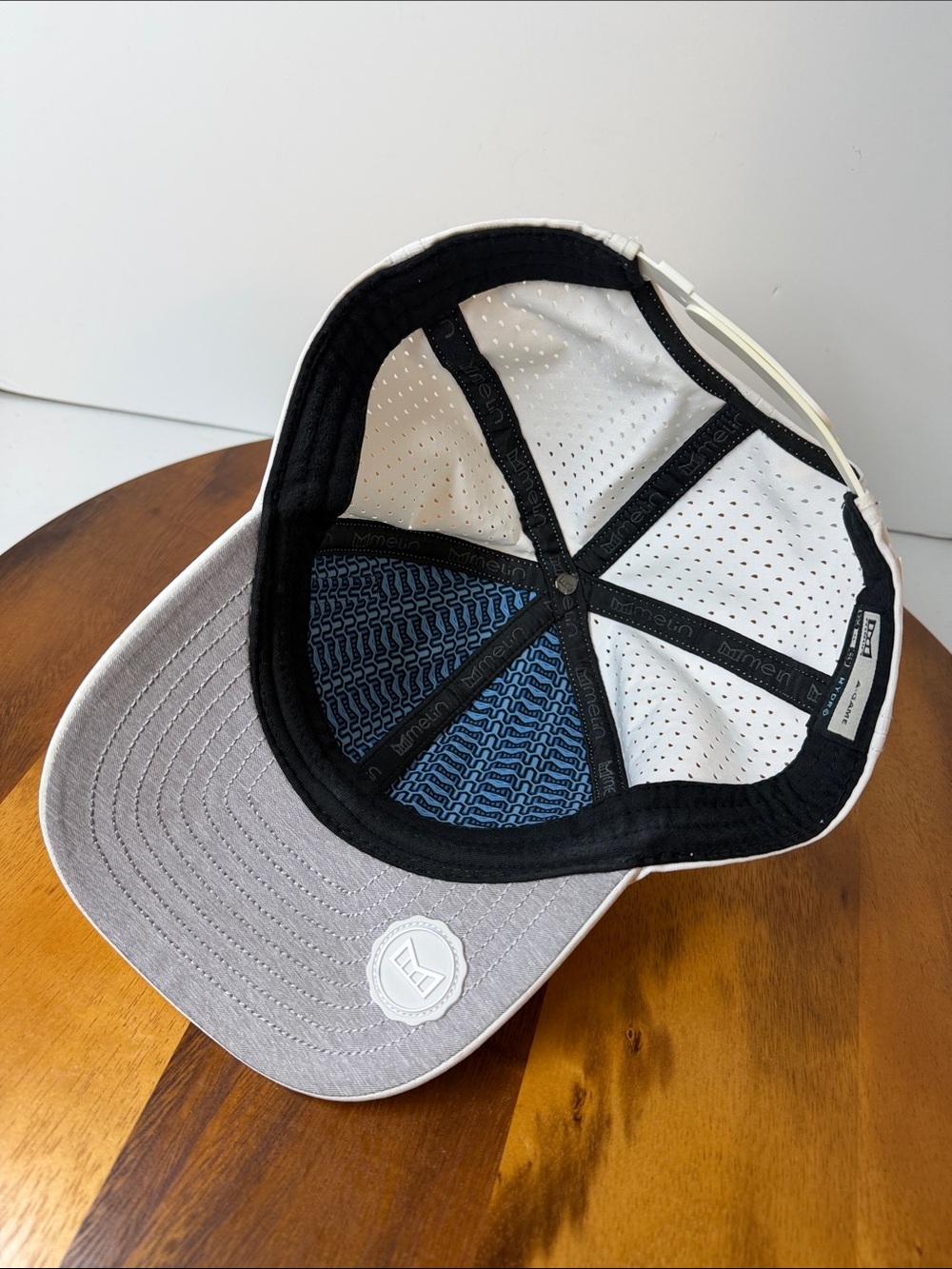 Melin white A-Game Hydro hat, clean, size CL,
Minor stains and discoloration. - Picture 5 of 14